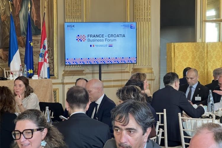 Slika /dokumenti/HR-FR forum.jpeg